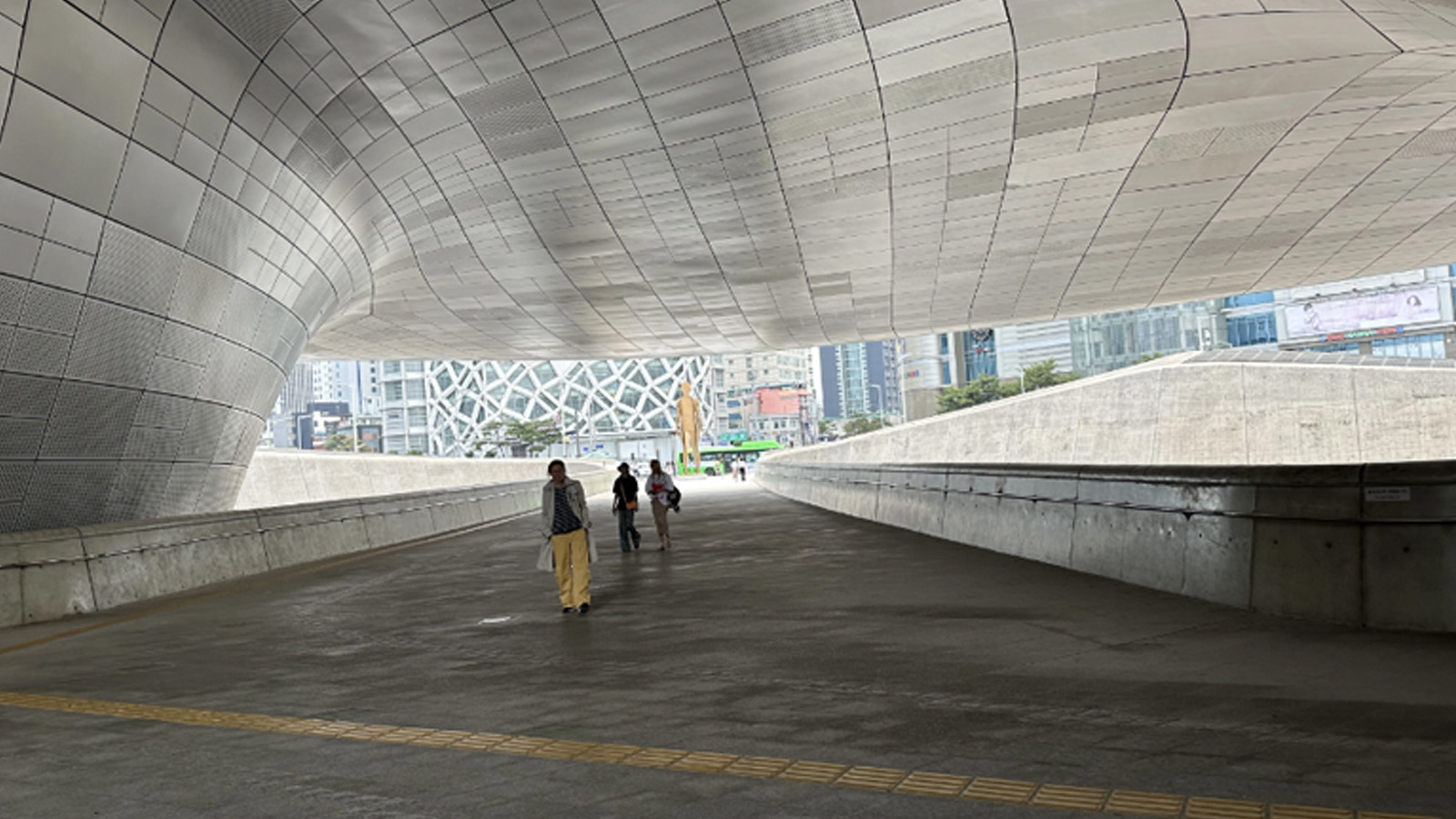 Onah Jung at the Dongdaemun Design Plaza (DDP)